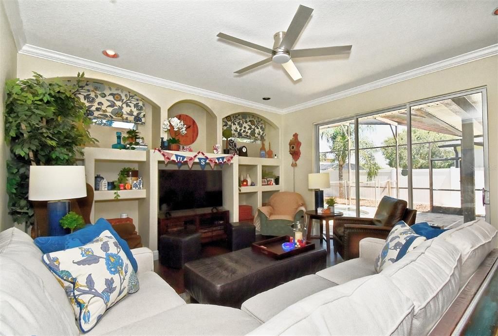 For Sale: $685,000 (5 beds, 3 baths, 2963 Square Feet)