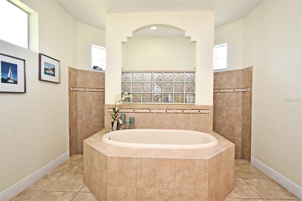 For Sale: $685,000 (5 beds, 3 baths, 2963 Square Feet)