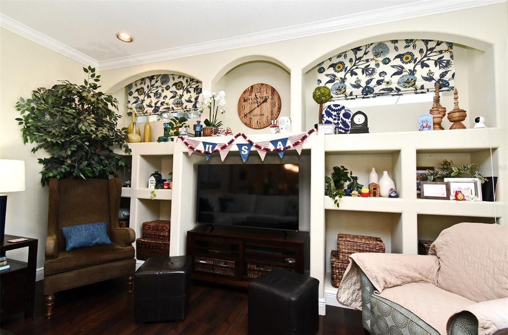 For Sale: $685,000 (5 beds, 3 baths, 2963 Square Feet)