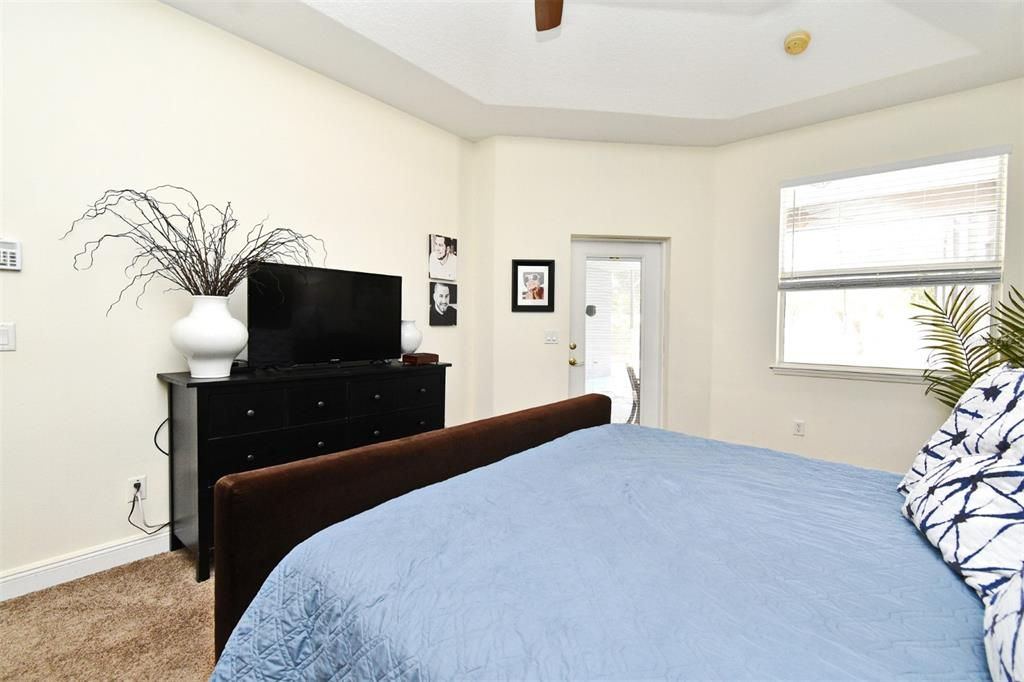 For Sale: $685,000 (5 beds, 3 baths, 2963 Square Feet)