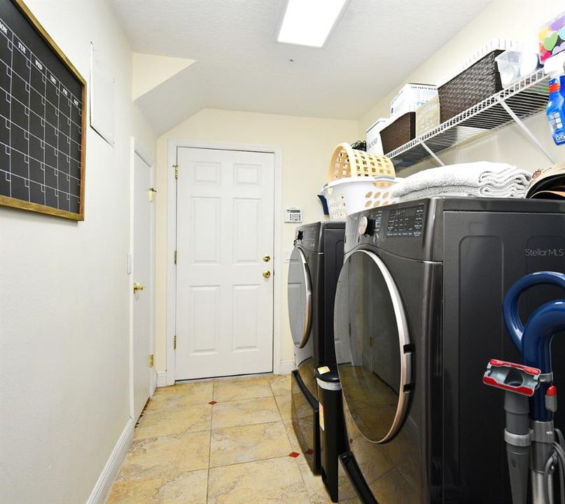 For Sale: $685,000 (5 beds, 3 baths, 2963 Square Feet)