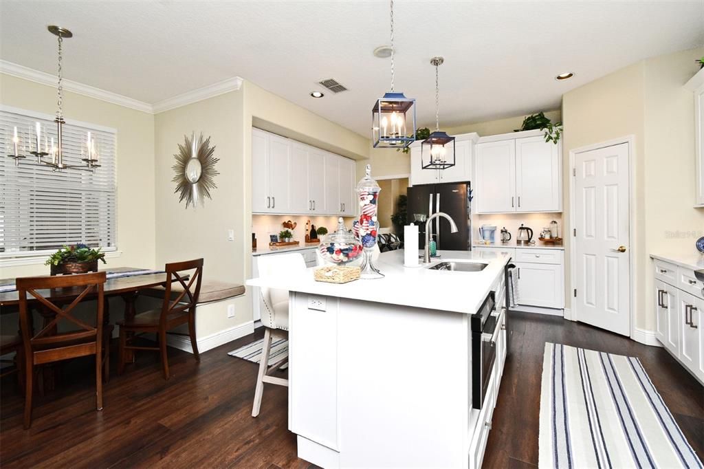 For Sale: $685,000 (5 beds, 3 baths, 2963 Square Feet)