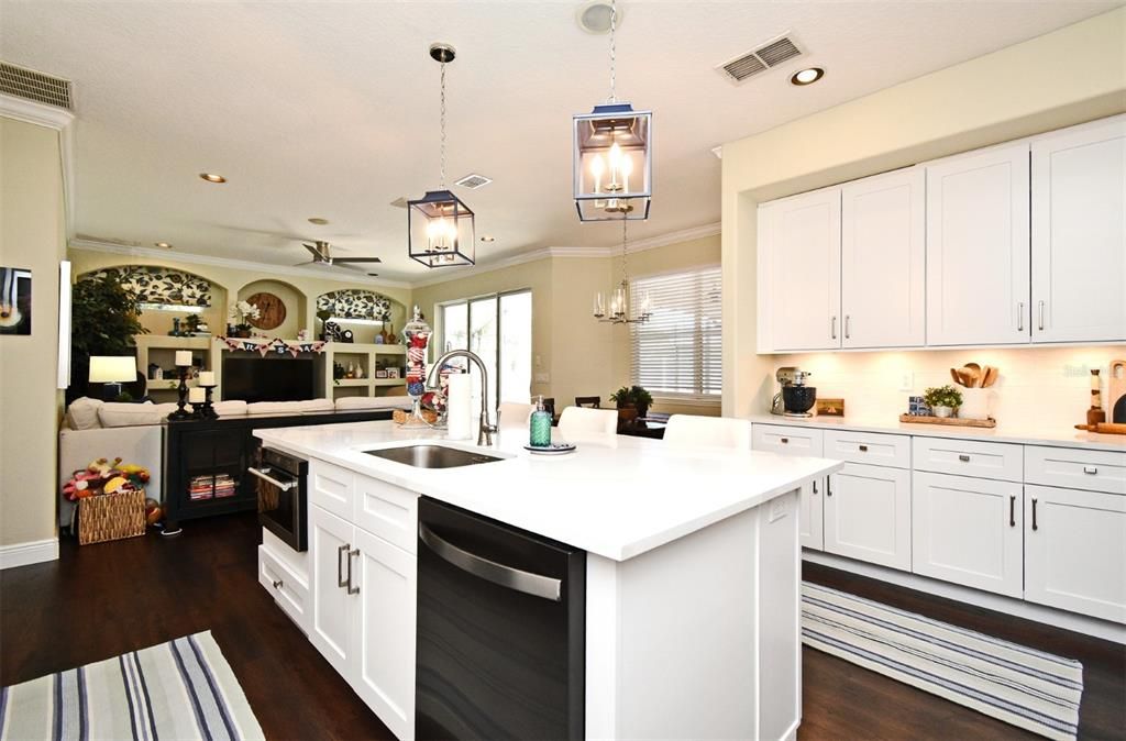 For Sale: $685,000 (5 beds, 3 baths, 2963 Square Feet)