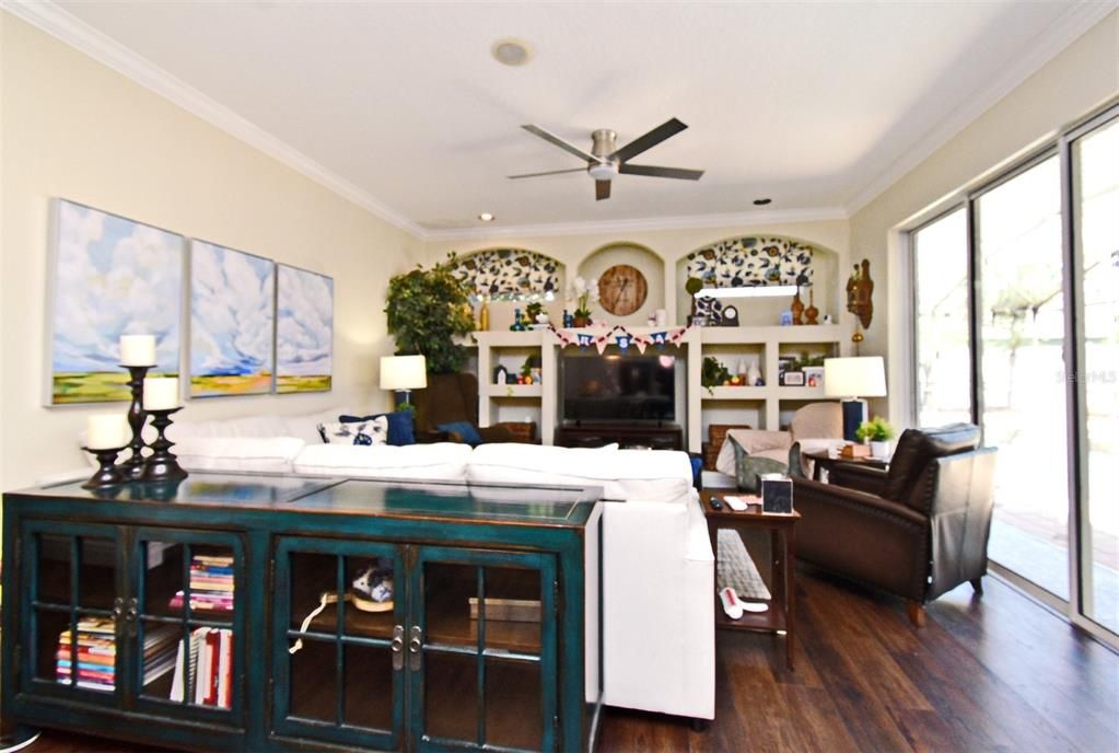 For Sale: $685,000 (5 beds, 3 baths, 2963 Square Feet)