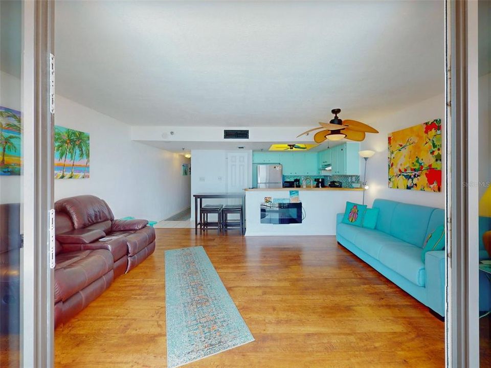 Activo con contrato: $325,000 (1 camas, 1 baños, 690 Pies cuadrados)