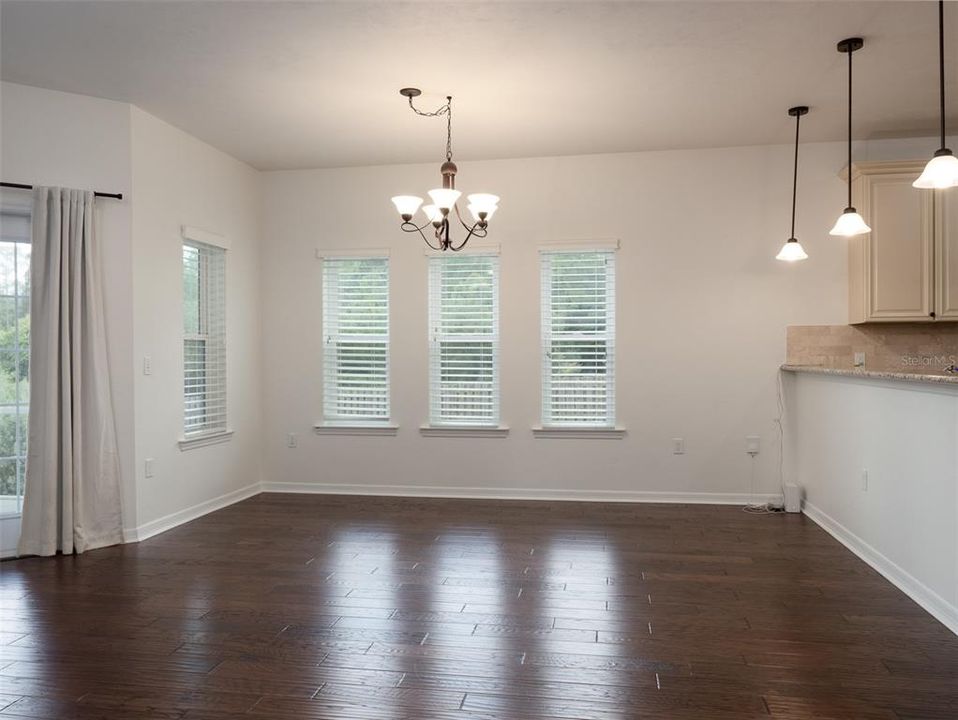 Под контрактом: $499,999 (4 спален, 3 ванн, 2862 Квадратных фут)