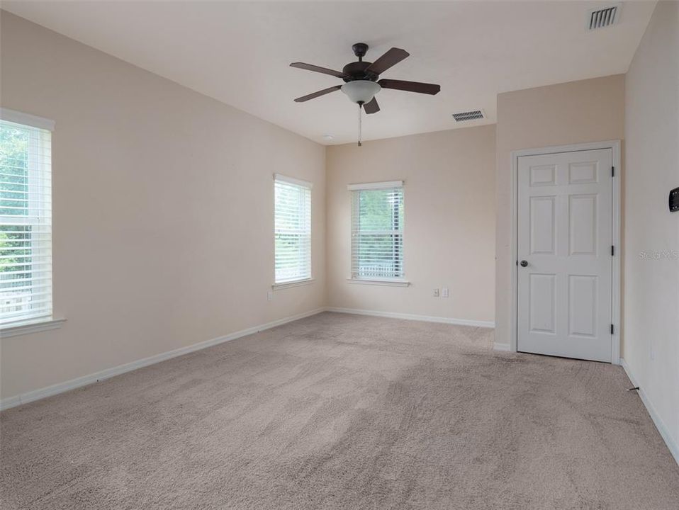 Под контрактом: $499,999 (4 спален, 3 ванн, 2862 Квадратных фут)