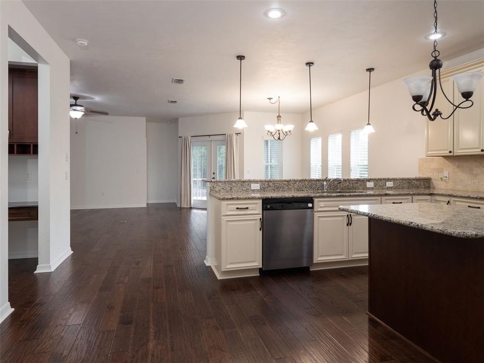 Под контрактом: $499,999 (4 спален, 3 ванн, 2862 Квадратных фут)