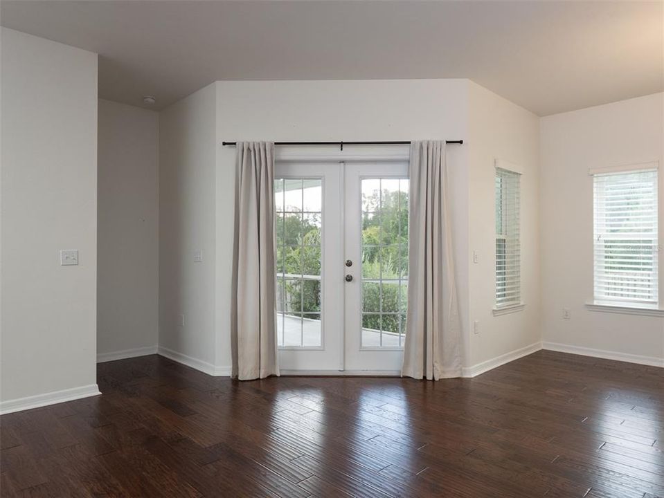 Под контрактом: $499,999 (4 спален, 3 ванн, 2862 Квадратных фут)