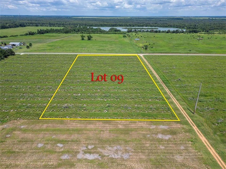 На продажу: $138,000 (5.54 acres)
