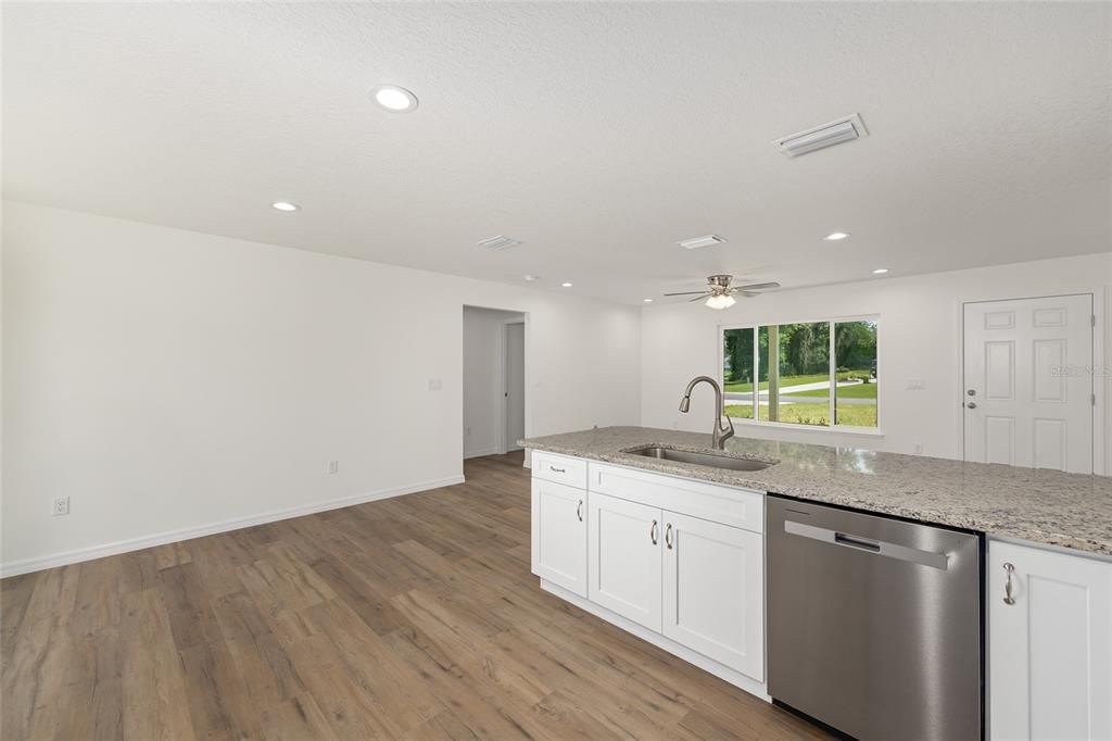 En Venta: $248,900 (3 camas, 2 baños, 1251 Pies cuadrados)