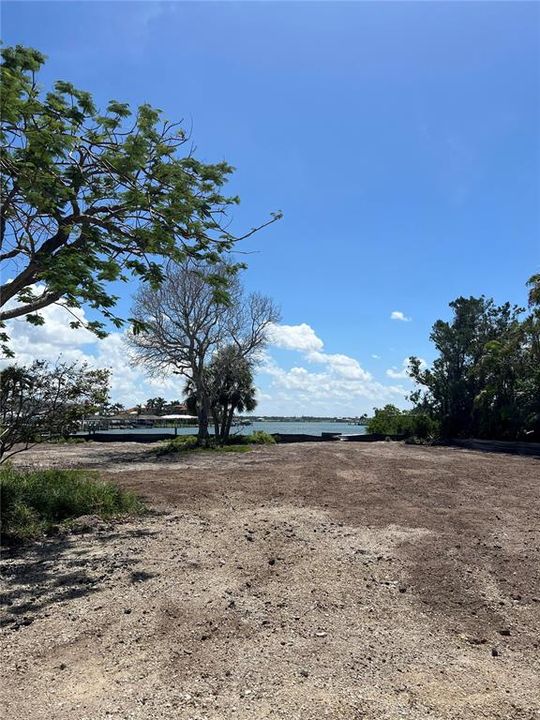 En Venta: $1,200,000 (0.34 acres)