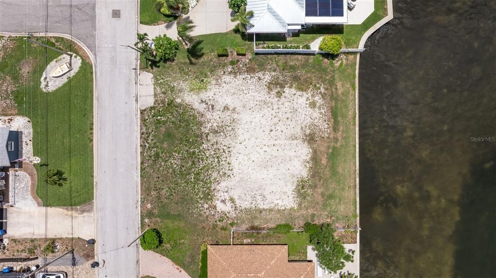 En Venta: $1,295,000 (0.29 acres)