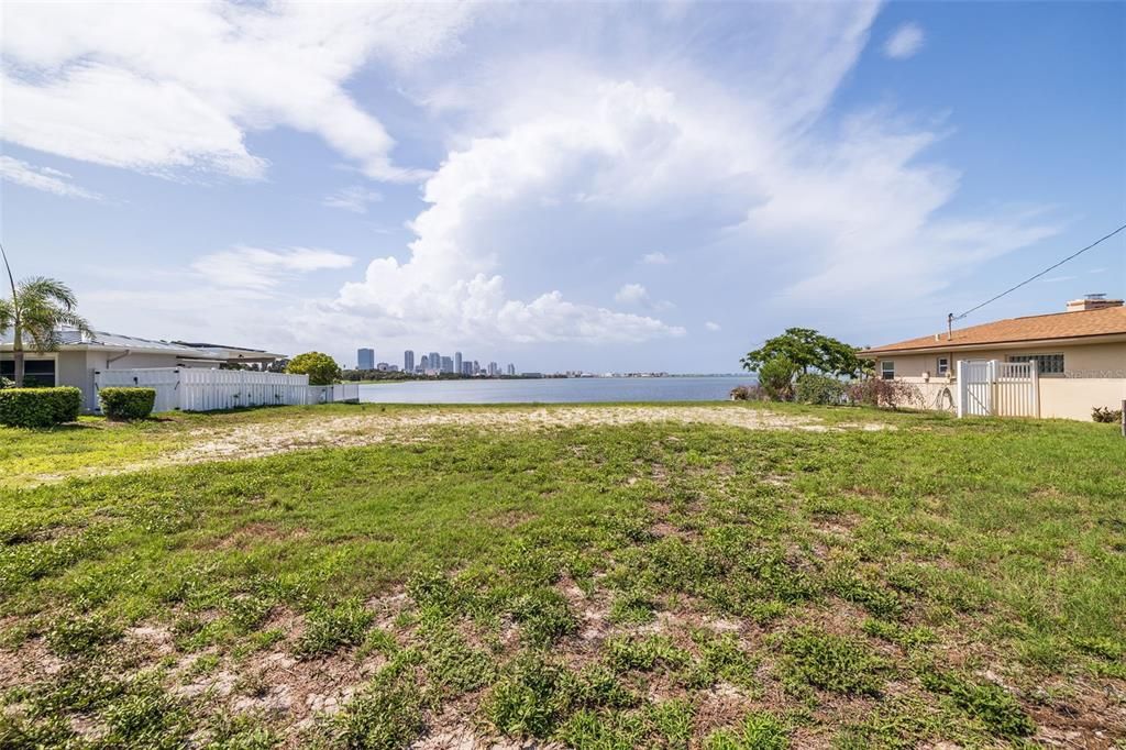 En Venta: $1,295,000 (0.29 acres)