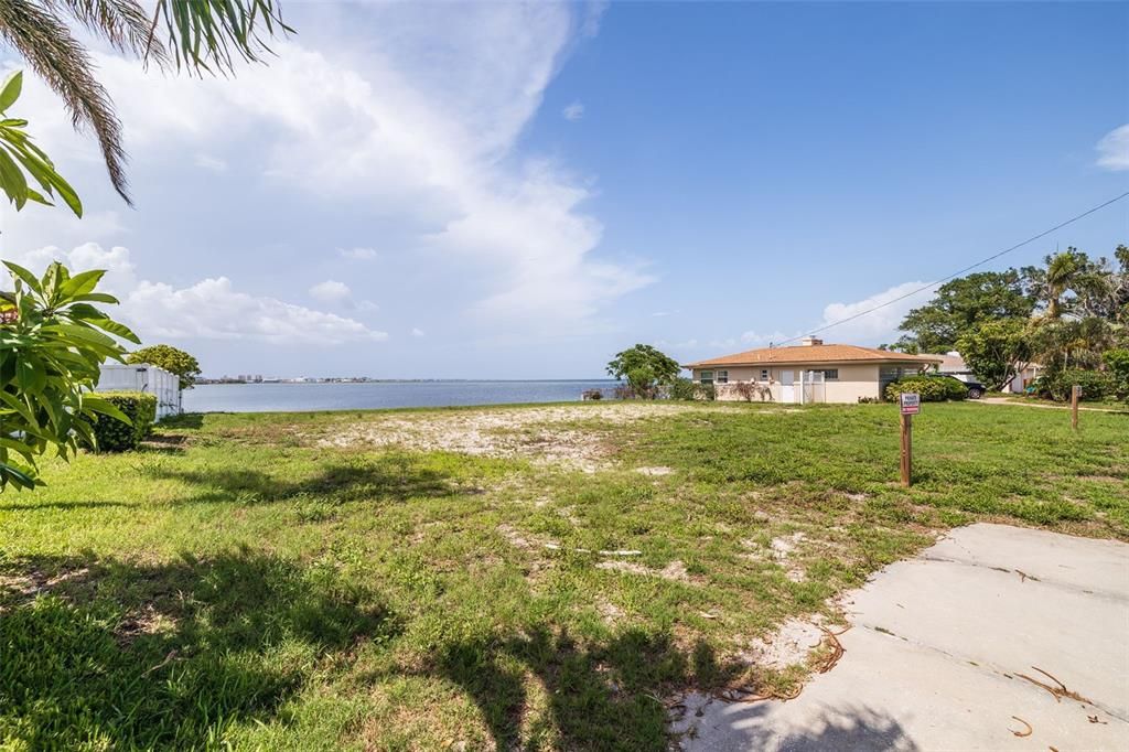 En Venta: $1,295,000 (0.29 acres)