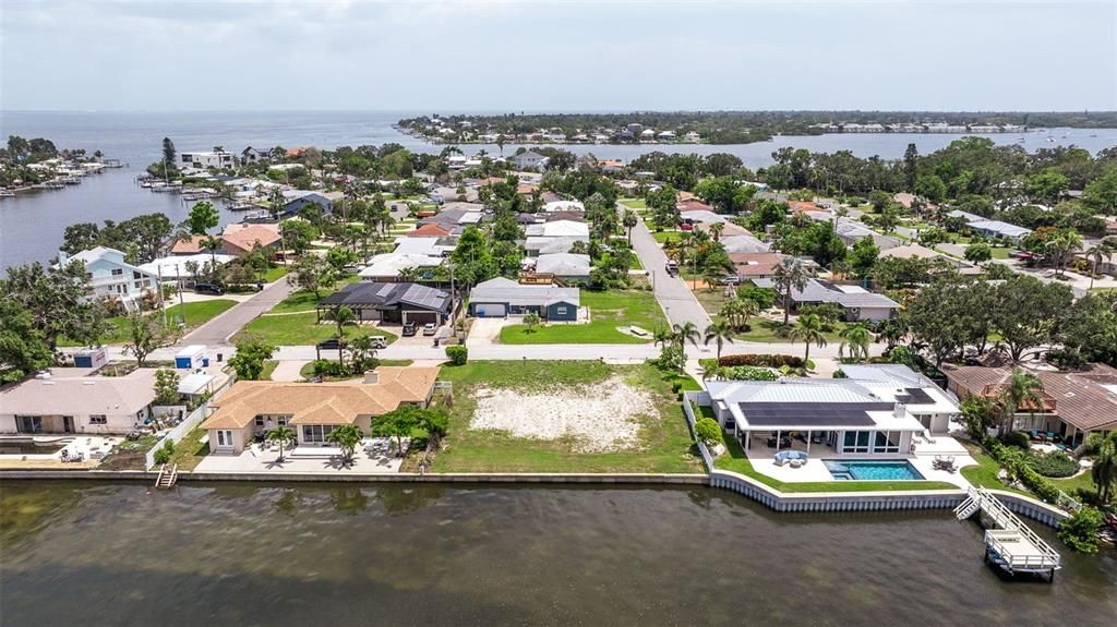 En Venta: $1,295,000 (0.29 acres)