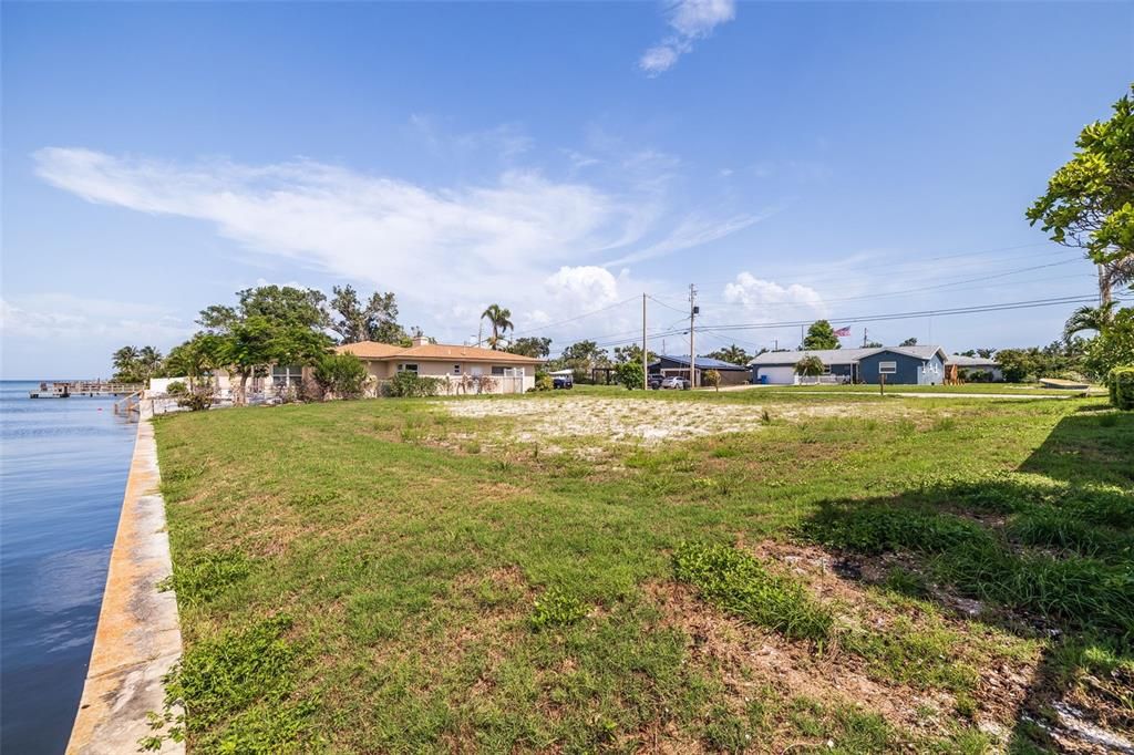 En Venta: $1,295,000 (0.29 acres)