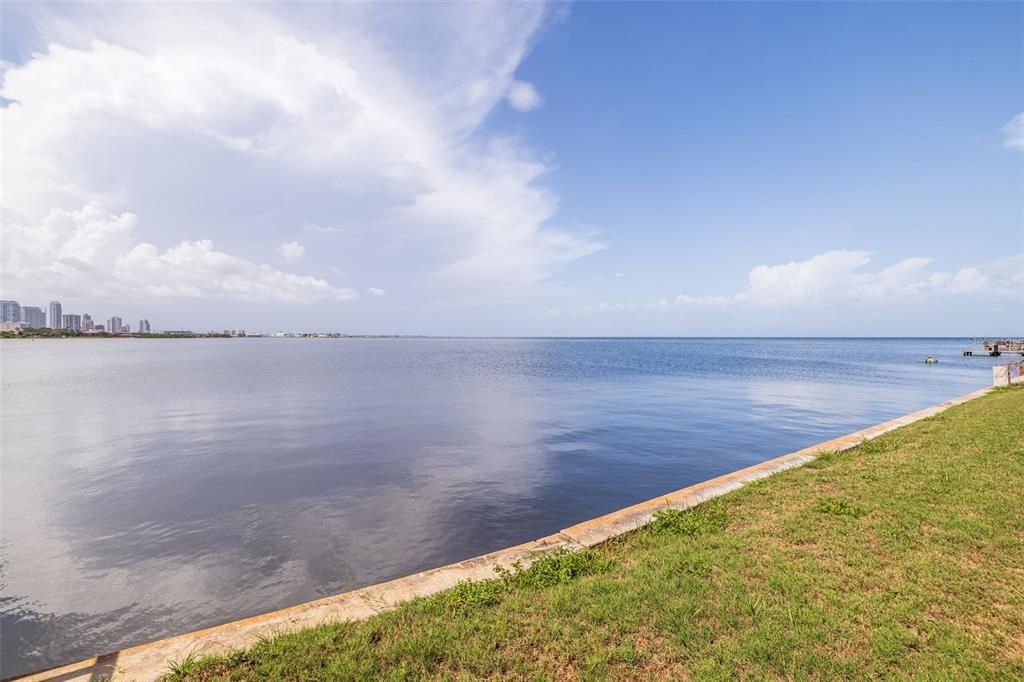 En Venta: $1,295,000 (0.29 acres)