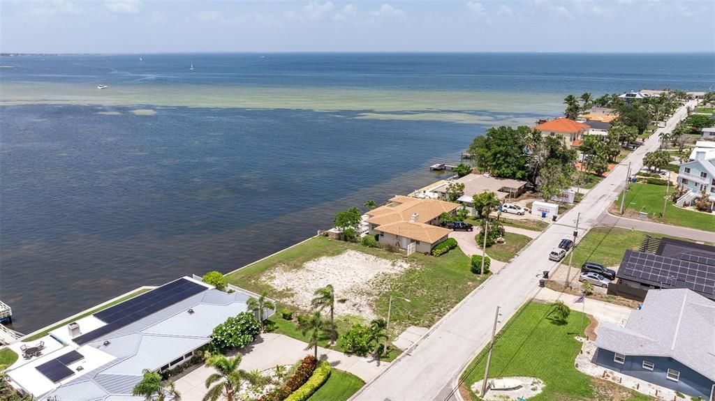 En Venta: $1,295,000 (0.29 acres)