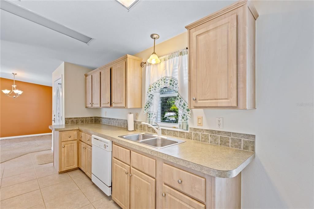 待售: $299,000 (3 贝兹, 2 浴室, 1421 平方英尺)