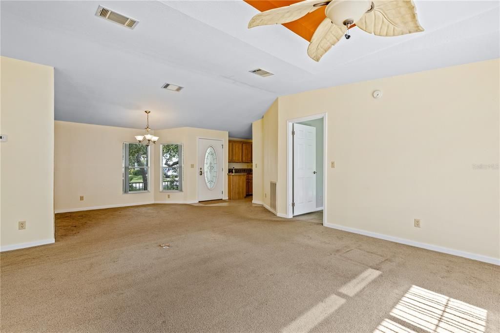 待售: $299,000 (3 贝兹, 2 浴室, 1421 平方英尺)