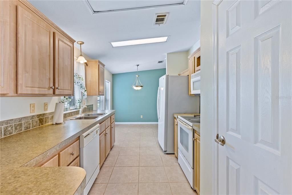 待售: $299,000 (3 贝兹, 2 浴室, 1421 平方英尺)