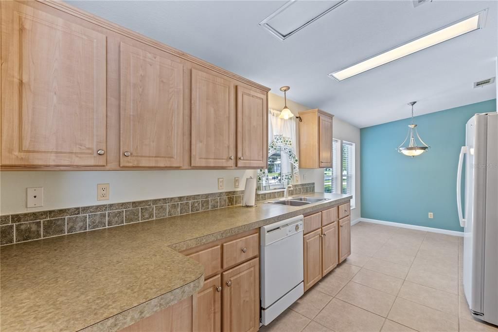 待售: $299,000 (3 贝兹, 2 浴室, 1421 平方英尺)