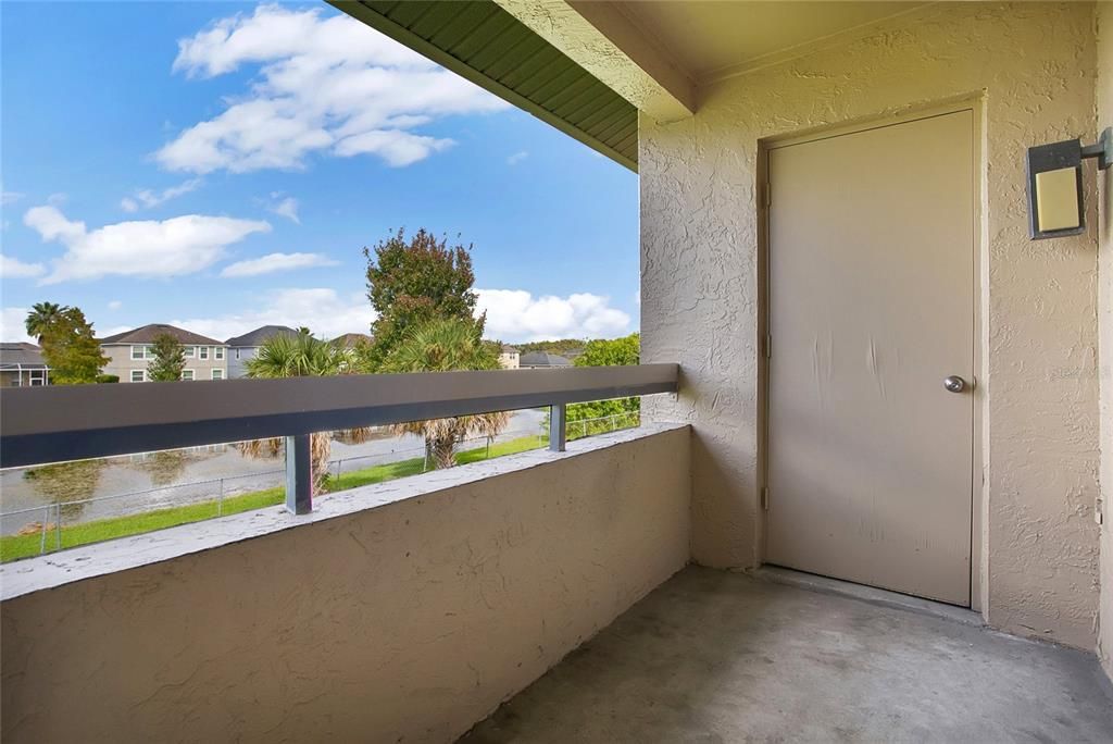 合同活跃: $1,345 (2 贝兹, 2 浴室, 1048 平方英尺)