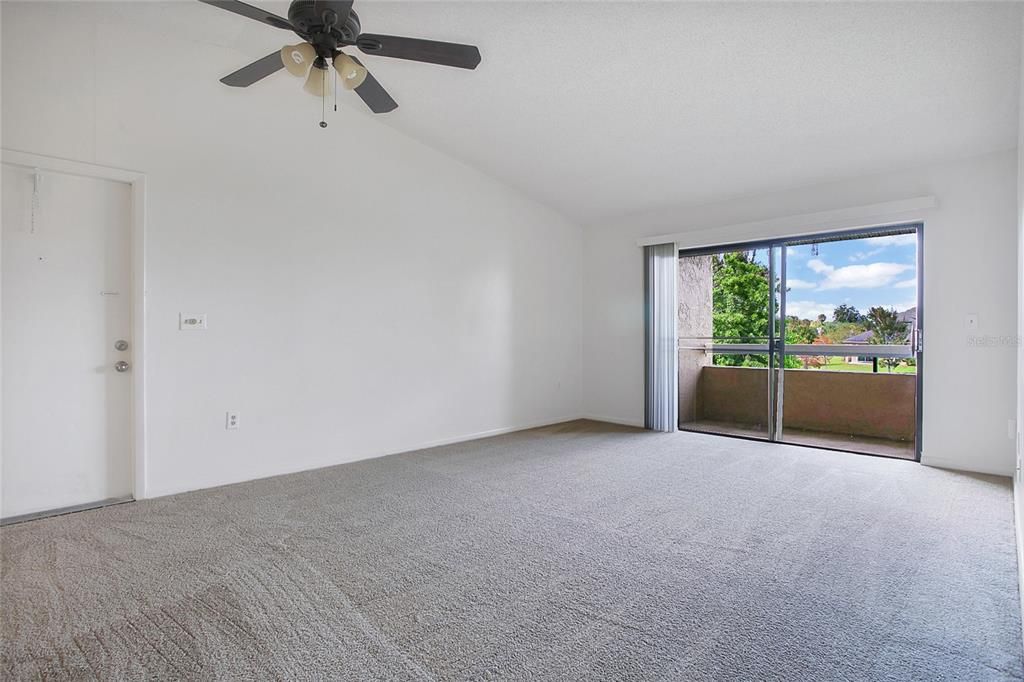 合同活跃: $1,345 (2 贝兹, 2 浴室, 1048 平方英尺)