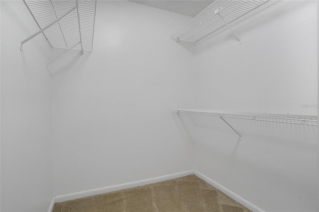 合同活跃: $1,345 (2 贝兹, 2 浴室, 1048 平方英尺)