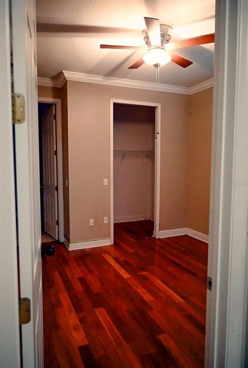 合同活跃: $350,000 (3 贝兹, 3 浴室, 2390 平方英尺)