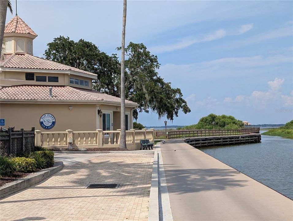 合同活跃: $350,000 (3 贝兹, 3 浴室, 2390 平方英尺)