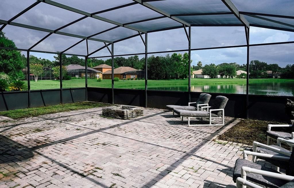 合同活跃: $350,000 (3 贝兹, 3 浴室, 2390 平方英尺)