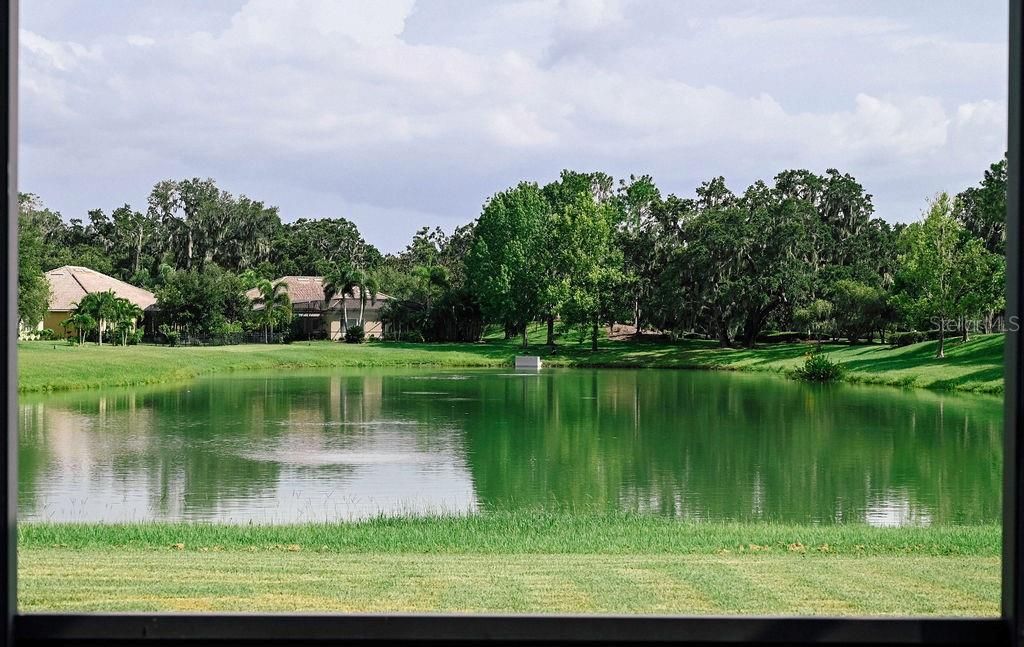 合同活跃: $350,000 (3 贝兹, 3 浴室, 2390 平方英尺)