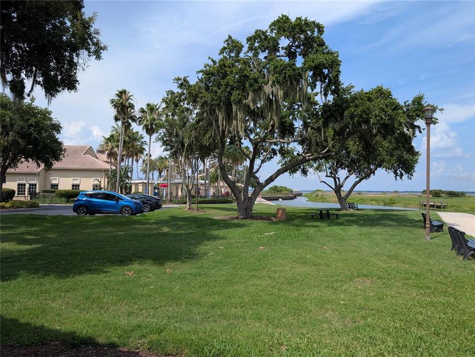 合同活跃: $350,000 (3 贝兹, 3 浴室, 2390 平方英尺)