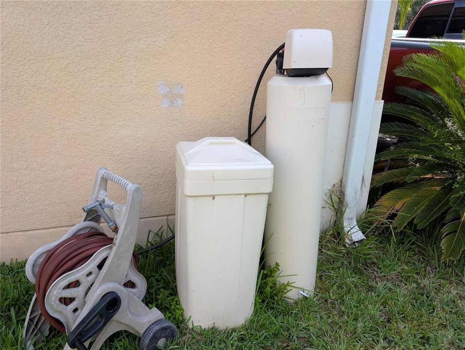 合同活跃: $350,000 (3 贝兹, 3 浴室, 2390 平方英尺)