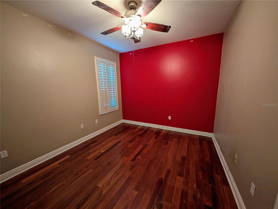 合同活跃: $350,000 (3 贝兹, 3 浴室, 2390 平方英尺)