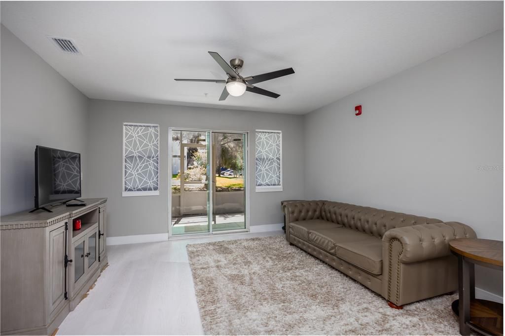 待售: $139,900 (2 贝兹, 1 浴室, 1164 平方英尺)