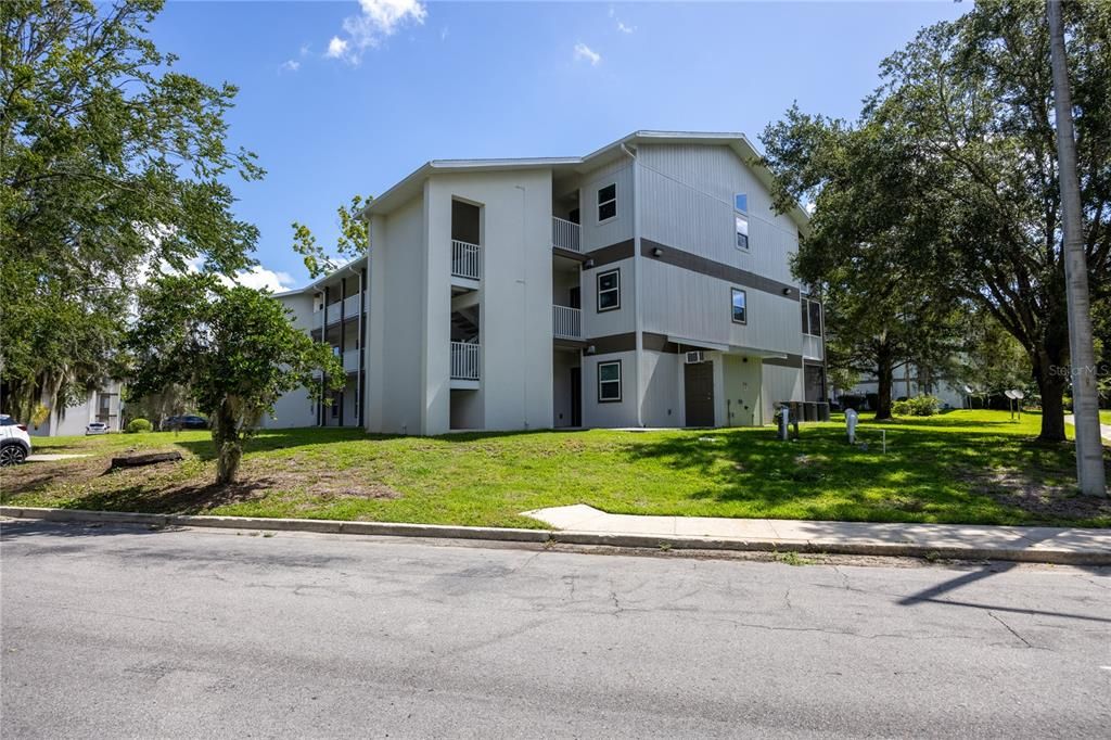 待售: $139,900 (2 贝兹, 1 浴室, 1164 平方英尺)