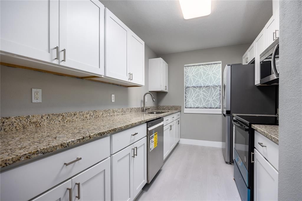 待售: $139,900 (2 贝兹, 1 浴室, 1164 平方英尺)