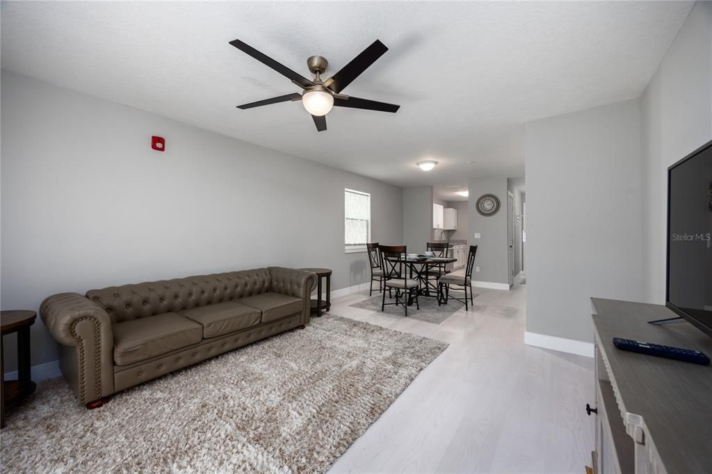 待售: $139,900 (2 贝兹, 1 浴室, 1164 平方英尺)