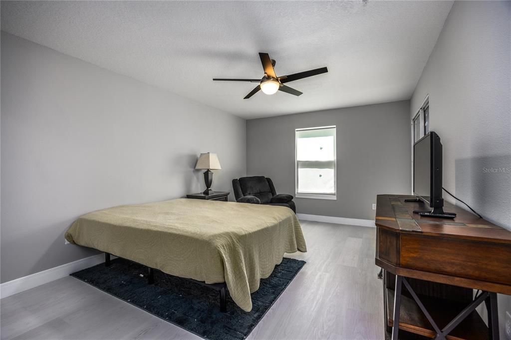 待售: $139,900 (2 贝兹, 1 浴室, 1164 平方英尺)