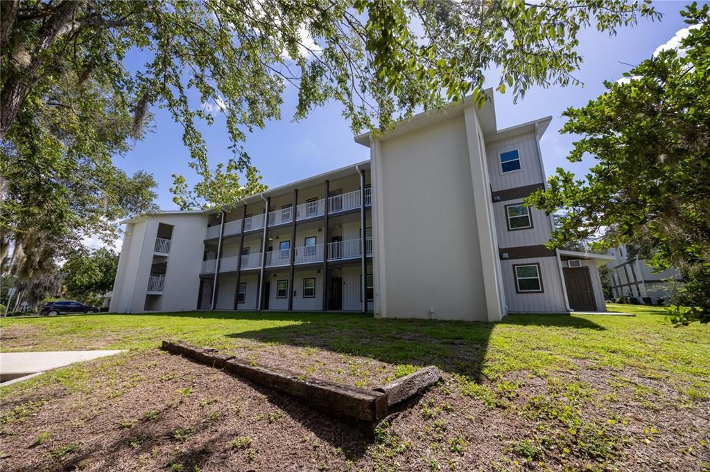 待售: $139,900 (2 贝兹, 1 浴室, 1164 平方英尺)