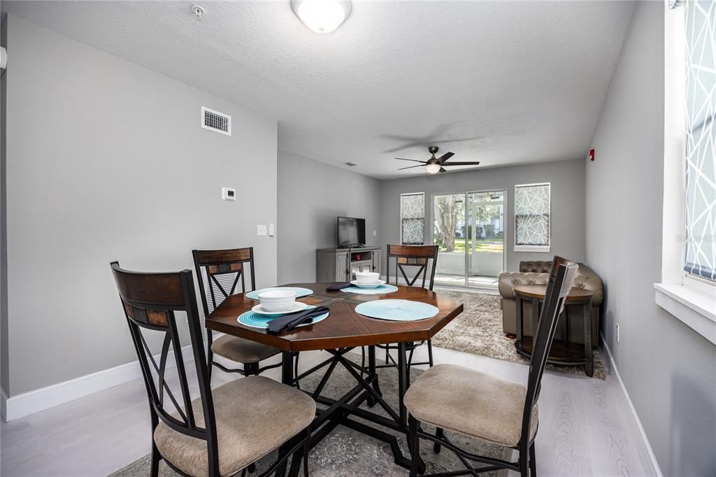 待售: $139,900 (2 贝兹, 1 浴室, 1164 平方英尺)