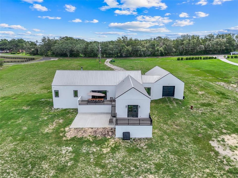 Activo con contrato: $970,000 (3 camas, 2 baños, 3132 Pies cuadrados)