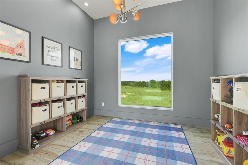 Activo con contrato: $970,000 (3 camas, 2 baños, 3132 Pies cuadrados)