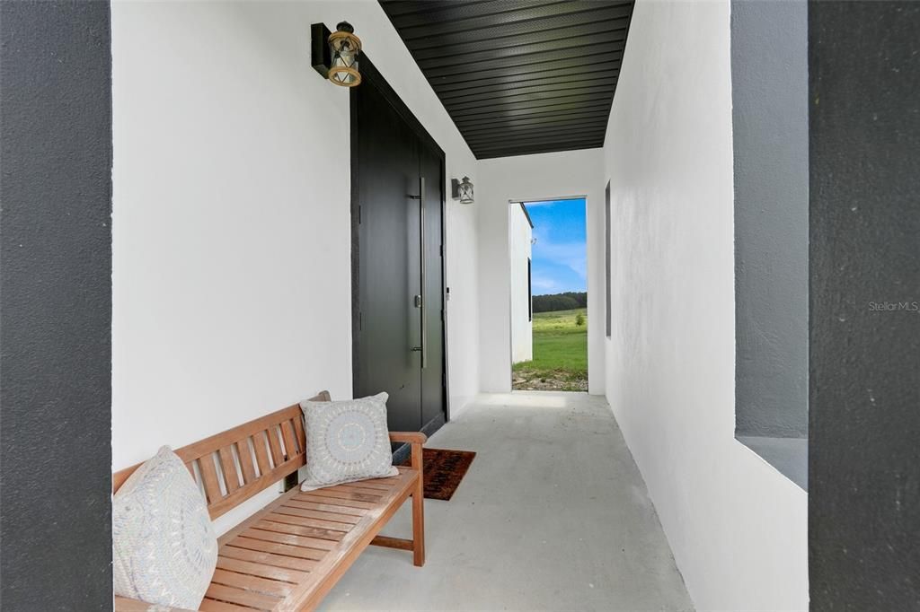 Activo con contrato: $970,000 (3 camas, 2 baños, 3132 Pies cuadrados)