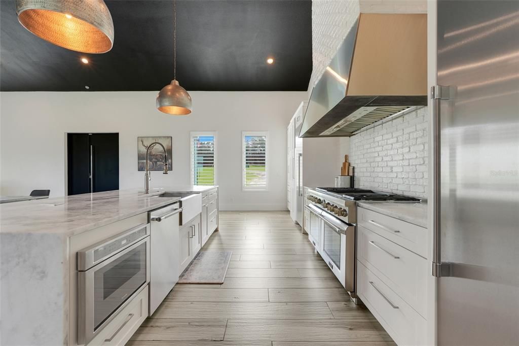 Activo con contrato: $970,000 (3 camas, 2 baños, 3132 Pies cuadrados)