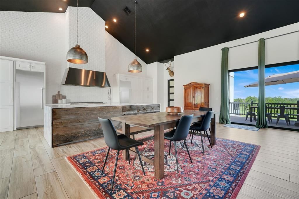 Activo con contrato: $970,000 (3 camas, 2 baños, 3132 Pies cuadrados)