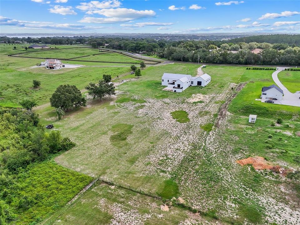 Activo con contrato: $970,000 (3 camas, 2 baños, 3132 Pies cuadrados)